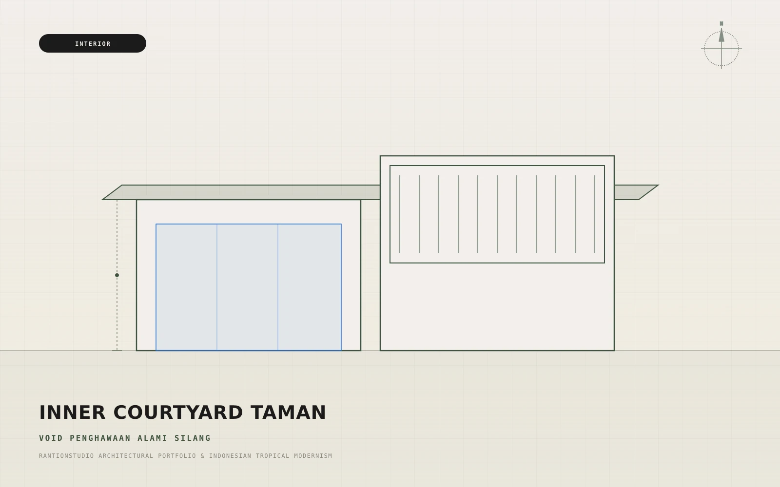 Courtyard taman dalam dengan pohon pule peneduh